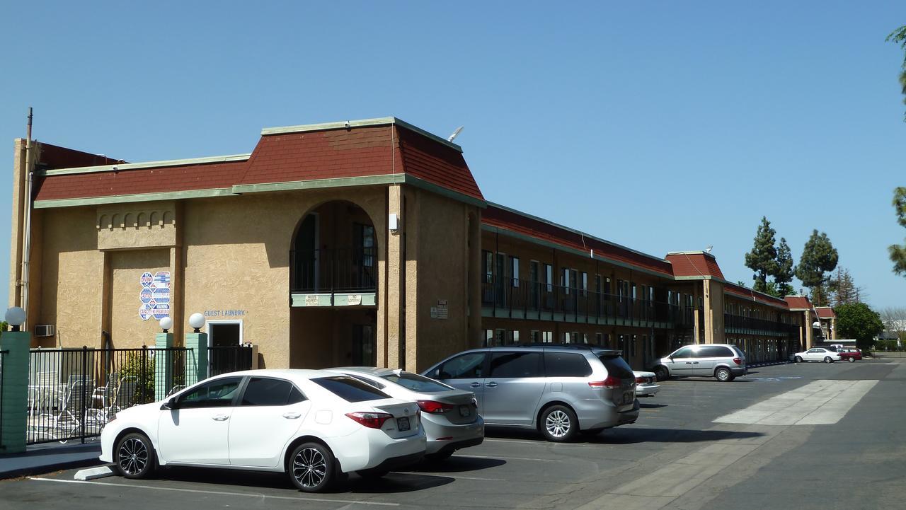 Ambassador Inn Fresno Exterior photo